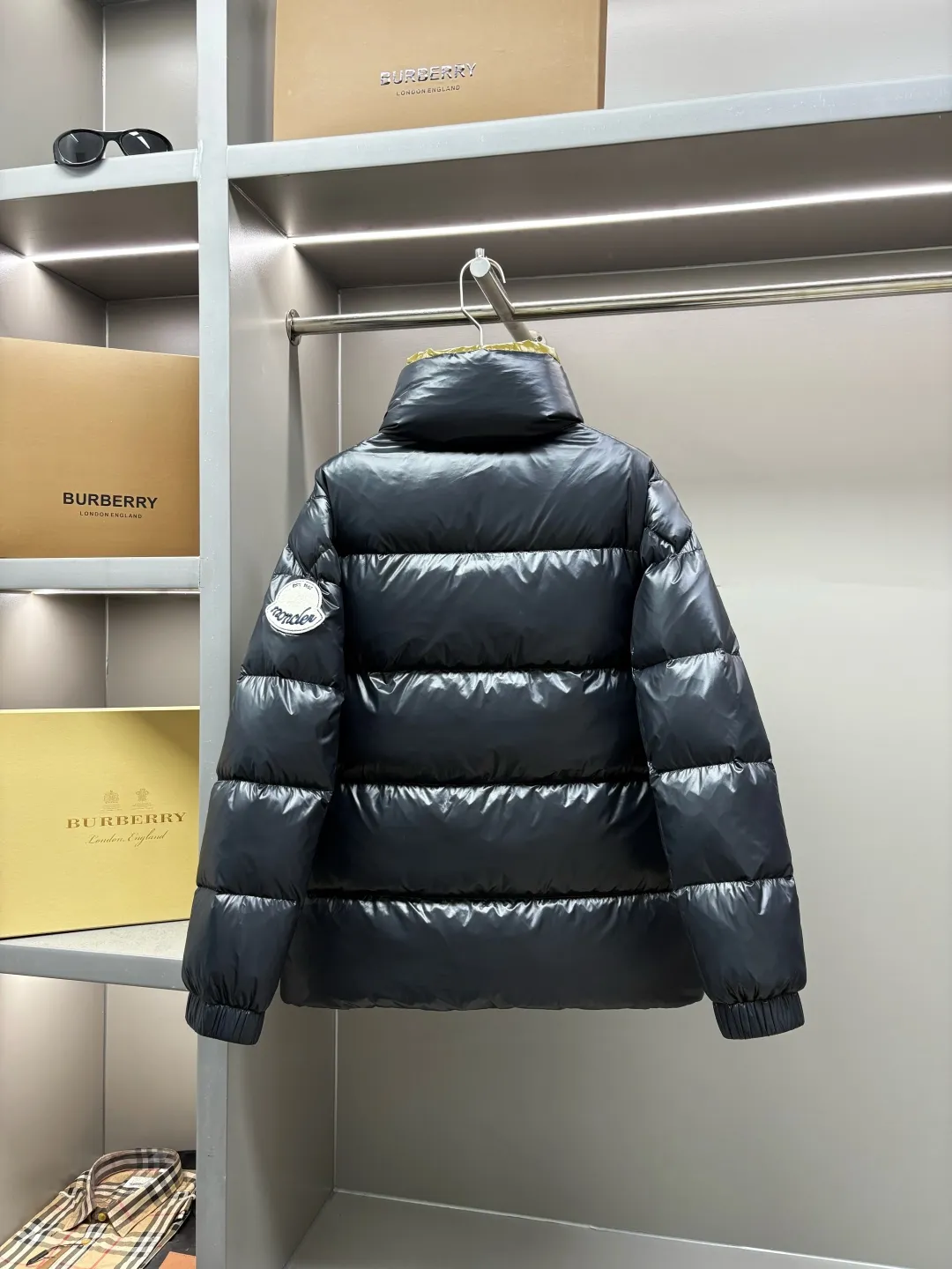 /Moncler Tripiti ，90 ， Lightweight。 Tripiti ， 。 ➕ ， ， 。 ： Tripiti ， 。 。 ： • super laqué •Nylon laqué • • • • • • • Sizes：M-XXXL ：Black Beige